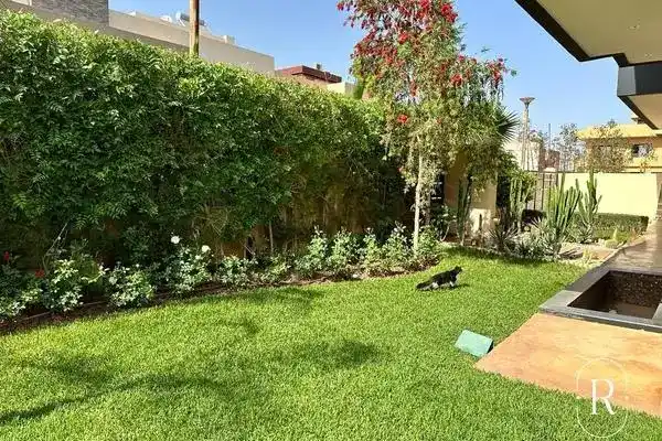 sontuosa villa con piscina e giardino