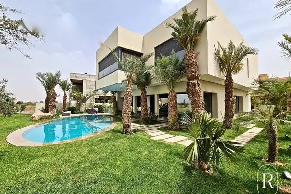 Sontuosa villa sul campo da golf di Argan