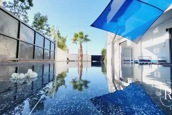 villa contemporanea con piscina e jacuzzi a 10 minuti da Marrakech