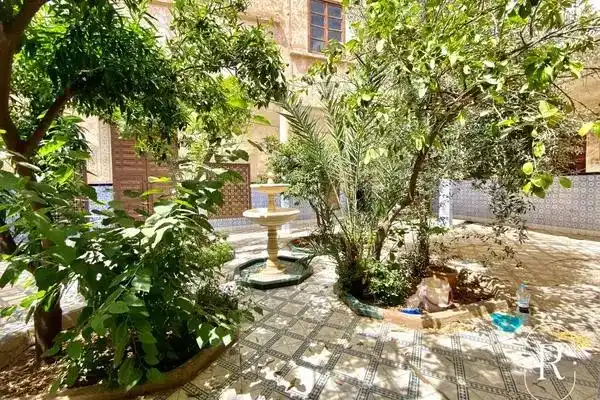 Opportunità eccezionale: Riad da ristrutturare con un potenziale di 11 camere da letto