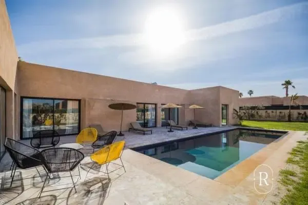 Villa contemporanea a un piano di 300 m² con piscina riscaldata a 11 km da Marrakech