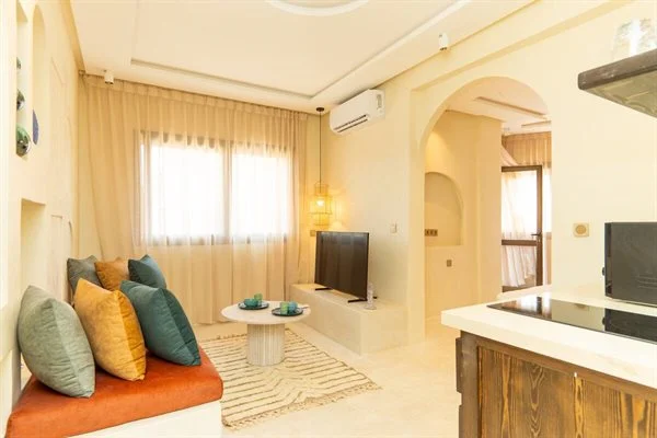 89 m² Apartment Divided into Two Studios with Jacuzzis – Marrakech