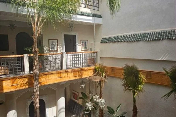 WUNDERSCHÖNER NEUER RIAD MIT 11 ZIMMERN UND BETRIEBSGENEHMIGUNGEN