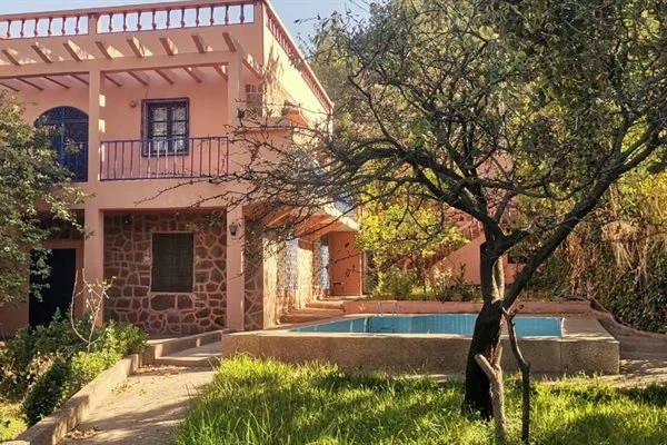 Bella villa R+1 con piscina e giardino sulla strada di Ourika