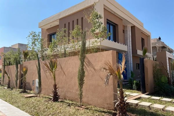 فيلا معاصرة 4 أجنحة مع حديقة وبئر للبيع في تارغا، مراكش