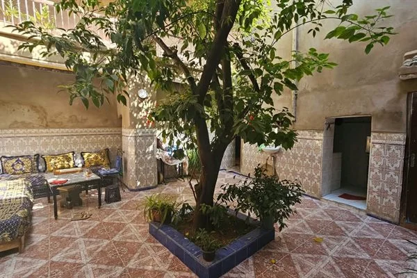 Riad à vendre à Bab Doukkala Marrakech avec 3 chambres et terrasse à aménager